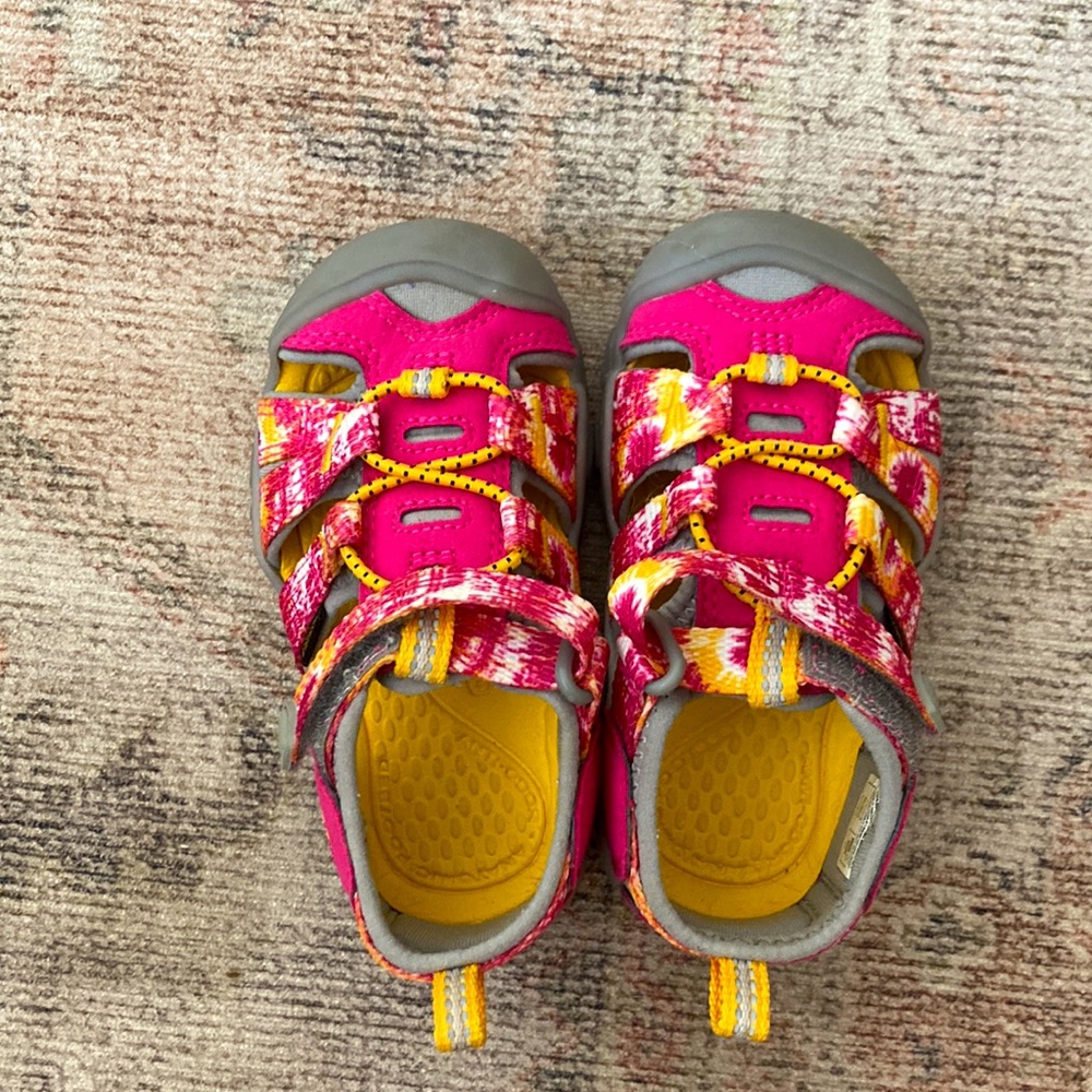 Toddler girl keen shoes - like new